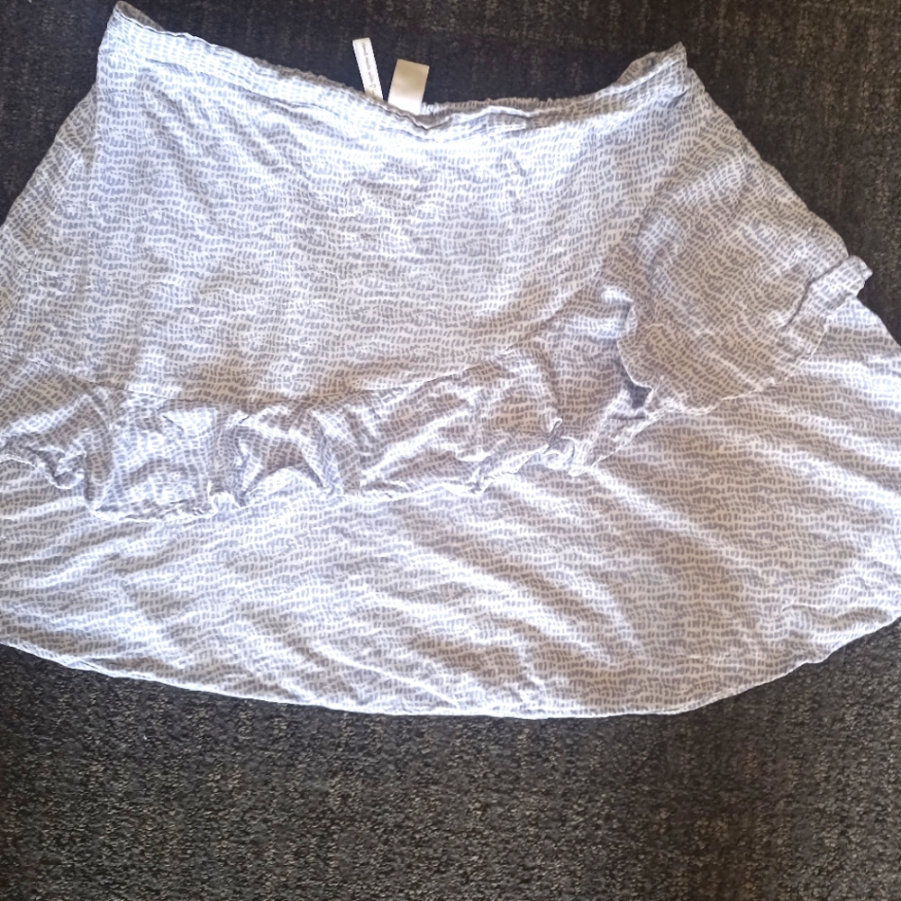 Light blue and white design short skirt size Large fits small